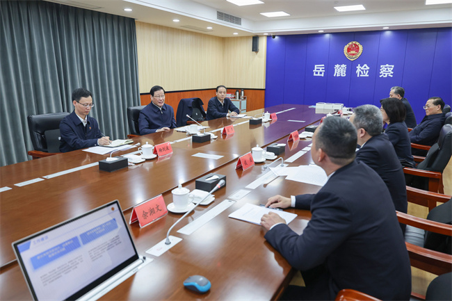 ��߼�������ں��ϵ��в�ο�ʻ�������Ա